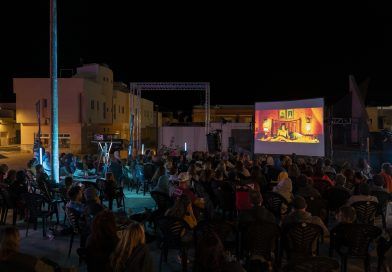 Extraordinaria acogida en La Oliva del Cine al aire libre de Tenique Cultural