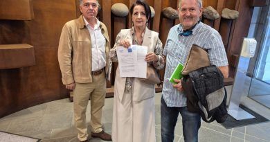 Liberación Canaria entrega en el Parlamento el Pacto contra la Pobreza y por la Dignidad