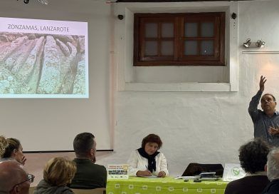 Luis Socorro llena el Círculo con la presentación de su libro ‘Astrónomos del pasado’