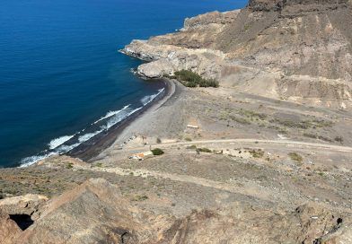 Turcón denuncia en la Fiscalía y en la Demarcación de Costas el uso de maquinaria pesada y movimientos de tierra en playa y Barranco de Veneguera