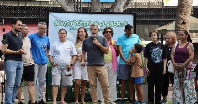 Cientos de personas llenan la Plaza del Charco en una jornada que reivindica la fuerza del movimiento vecinal en Puerto de la Cruz